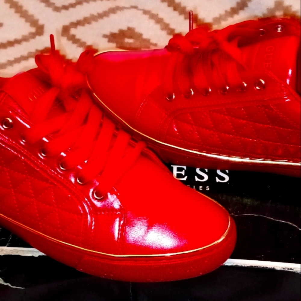 Classy Red Guess Men's Sneakers